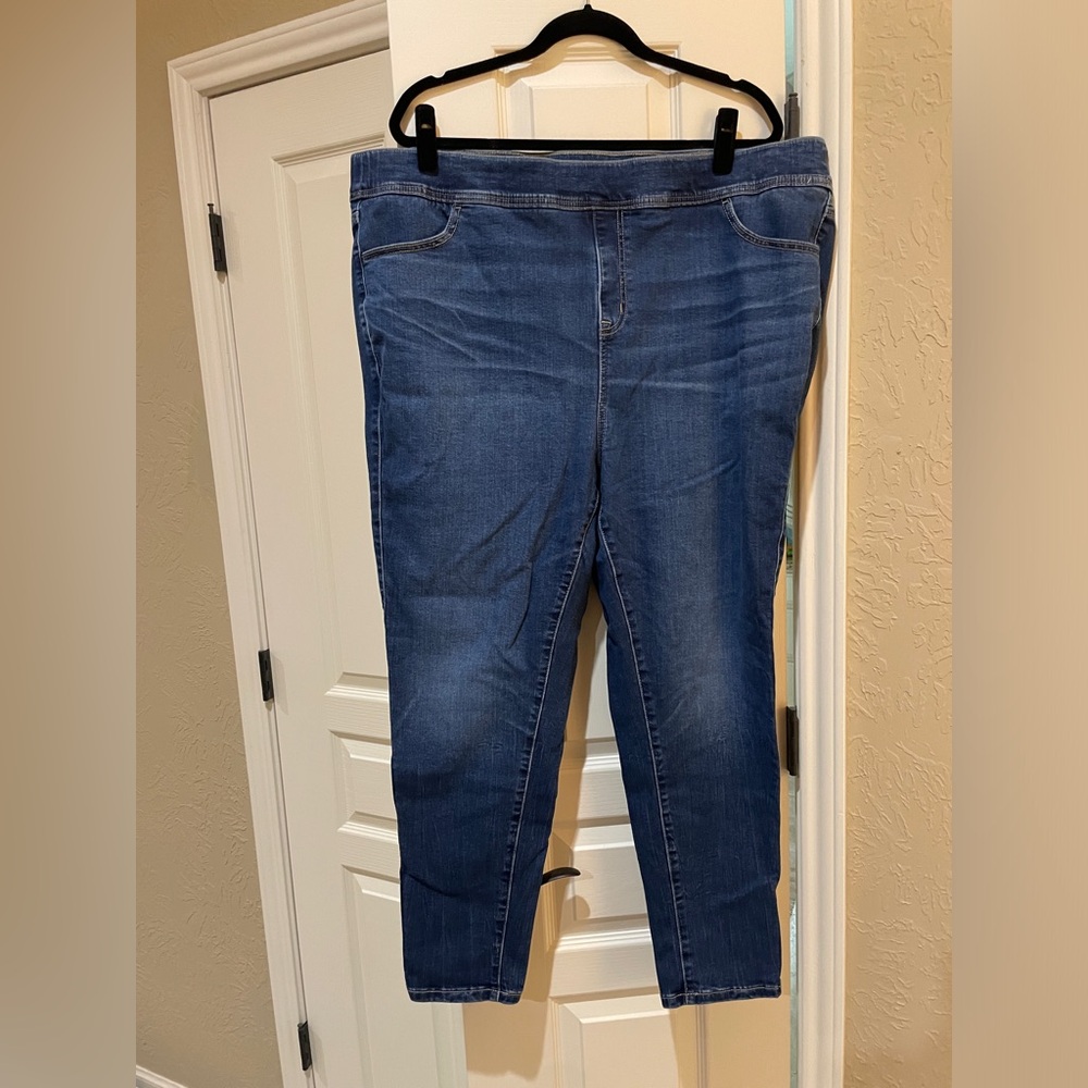 Torrid lean Jean super soft jeans size 4R size equivalent to 24W-26W